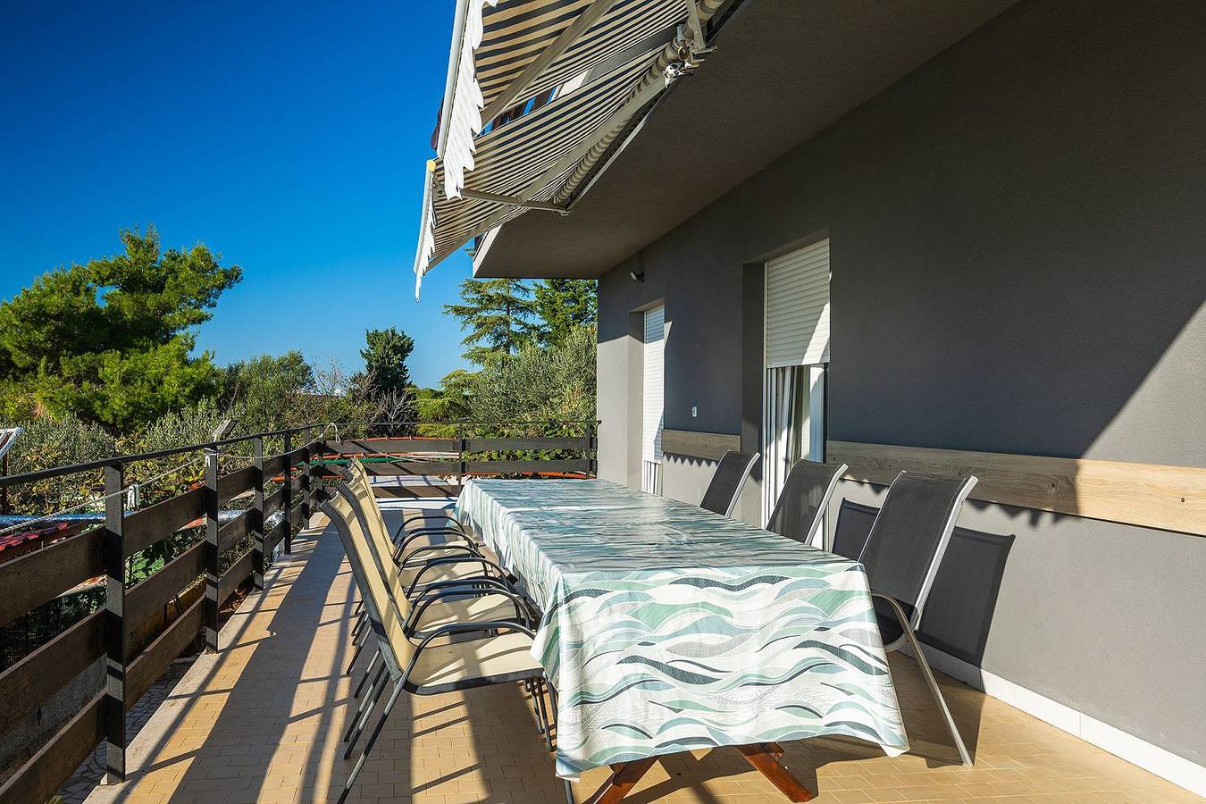 Ganze Wohnung, Appartement mit Waschmaschine, privater Parkplatz und große Terrasse samt Grillplatz in Banjole, Südküste Istrien