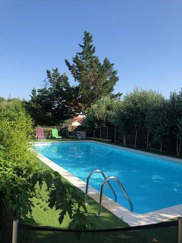 Ferienwohnung für 2 Personen, mit Terrasse und Garten sowie Pool und Ausblick
