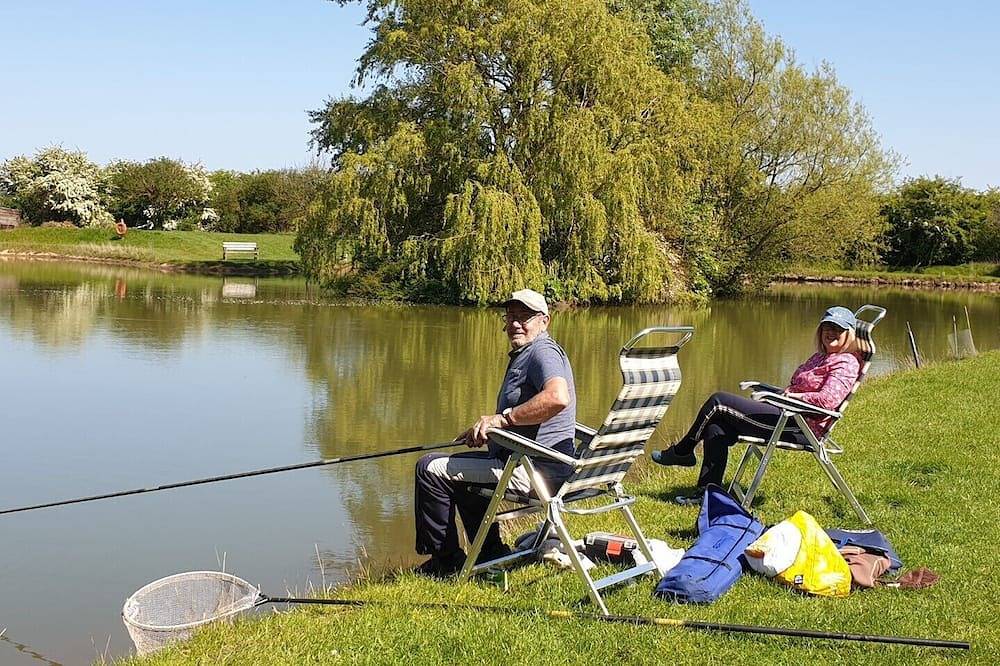 Swallows Nest, Cottage, Fishing Lakes Nr Cleethorpes, Adults Only Pet Friendly in Tetney, Lincolnshire