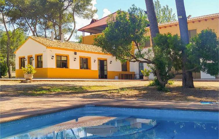 Acogedor 400sqft Apt con aire acondicionado, piscina, parking y terraza - Cerca de restaurante in Villalonga, Provincia de Valencia