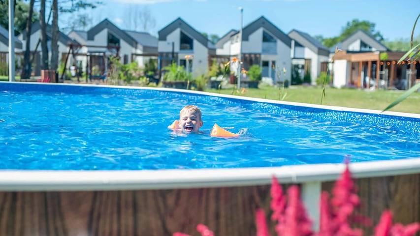 Apartament wakacyjny dla 3 osób, z basen i ogród oraz sauna w Niechorze