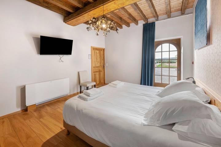 Bed and Breakfast 'Chasserie 1 Pmr – Grange Arthuis' mit WLAN und Klimaanlage in Lavau, Loire-Tal