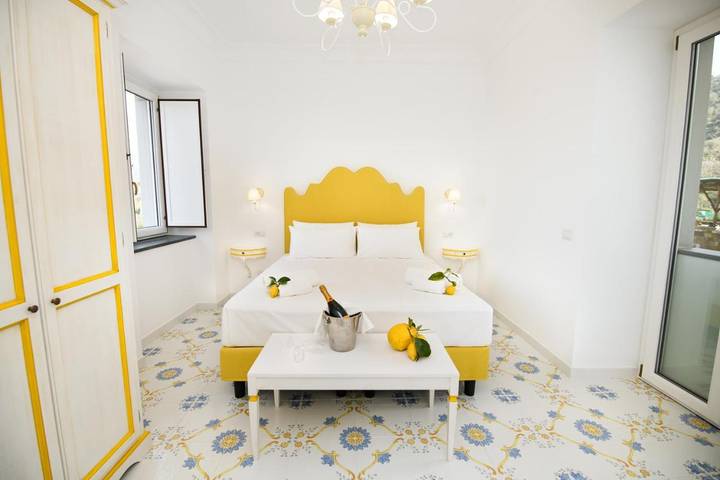 B&b per 3 persone, con Balcone e Terrazza nonché Giardino e Panorama a Sant'Agnello