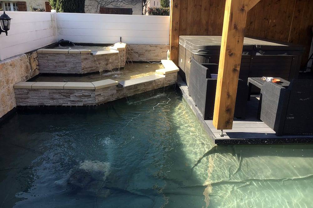 Apartamento entero, Tipo 1 Apartamento chalet. Totalmente equipada, aire acondicionado con piscina. Particular in Camaret-sur-Aigues, Vaucluse