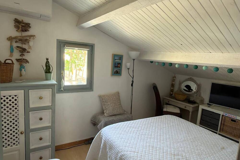 Ganze Wohnung, Charming apartment with garden and jacuzzi 3 minutes from the beach in Marseillan-Plage, Marseillan
