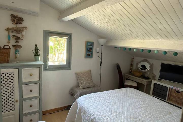 Entire apartment, Charming apartment with garden and jacuzzi 3 minutes from the beach in Marseillan-Plage, Marseillan