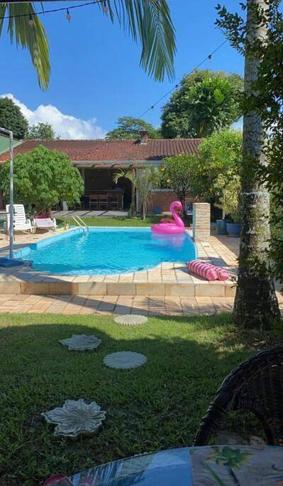 Casas e apartamentos de temporada para 3 pessoas, com piscina e jardim e ainda vista, com animais de estimação em Morretes