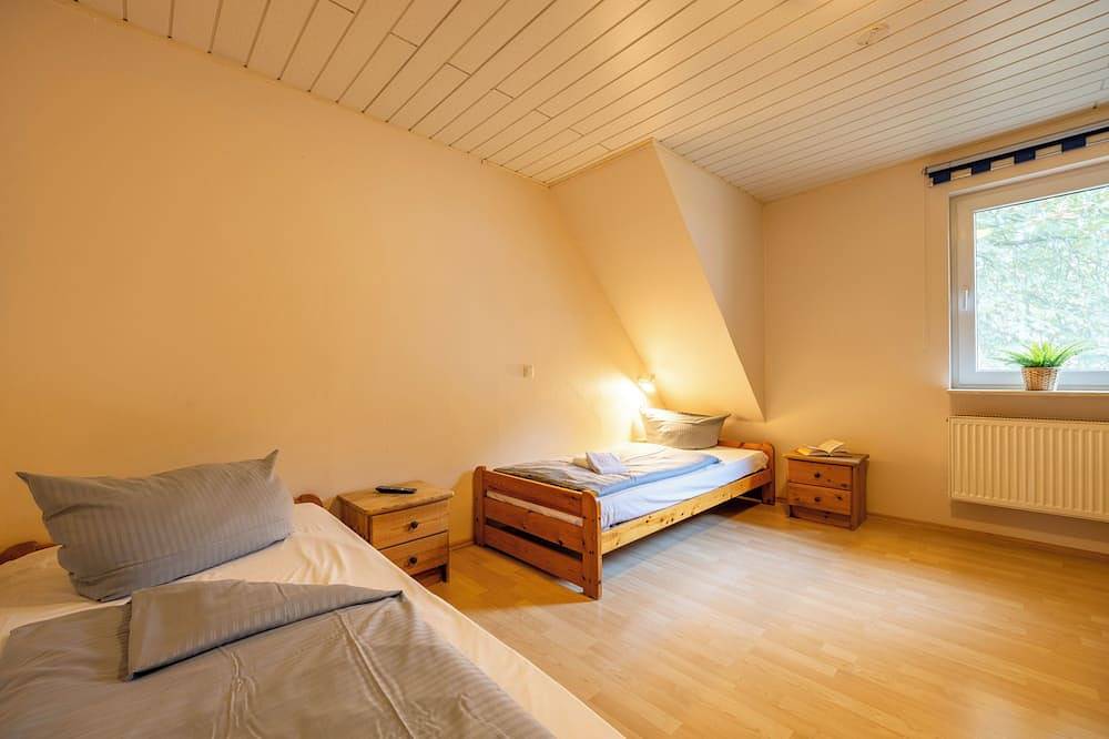 Ganze Wohnung, Helle, gemütliche Ferienwohnung für bis zu 6 Personen auf dem Bauernhof in Hambühren, Lüneburger Heide