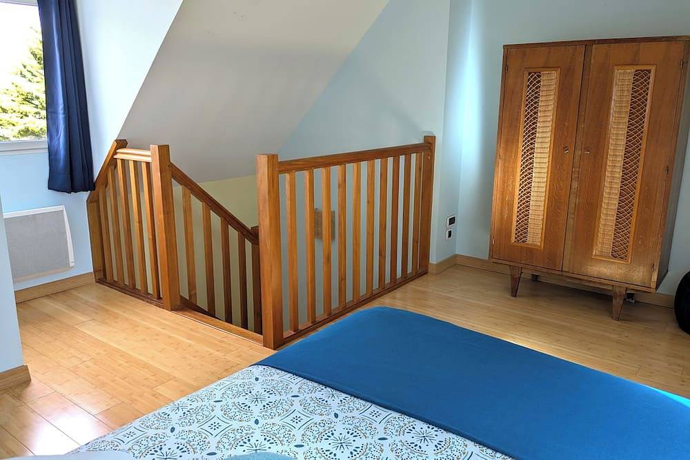 Ganze Wohnung, Duplex de la Croix Paqueray ⭐⭐⭐ Sea view and beach access in Carolles, Côte de la Déroute