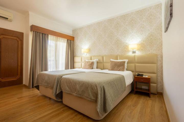 Hôtel pour 10 personnes, avec terrasse ainsi que piscine et jardin dans São Jorge - 2