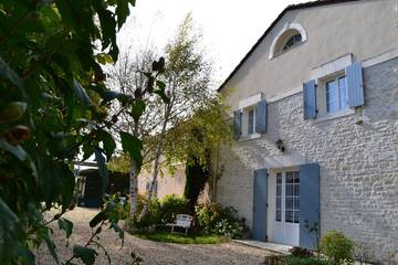 Gîte pour 4 personnes, avec jardin en Charente