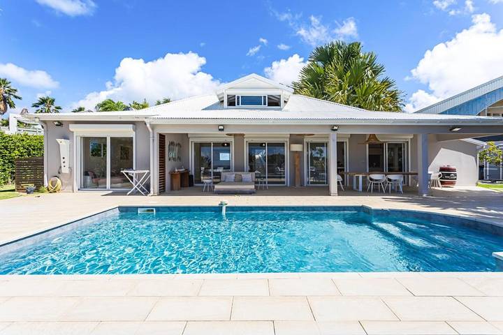 Location de vacances pour 10 personnes, avec piscine ainsi que vue et jardin dans Plage de l’Anse Vinaigri - 2