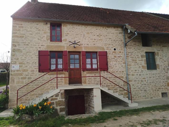 Location de vacances pour 6 personnes, avec Terrasse ainsi que Jardin et Vue à Fontenay-près-Vézelay