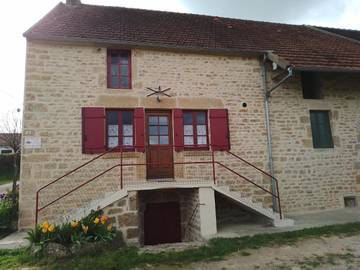 Location de vacances pour 6 personnes, avec vue et jardin, adapté aux familles à Vézelay