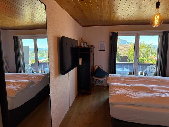 Gîte pour 2 personnes, avec vue sur le lac ainsi que vue et terrasse à Krattigen