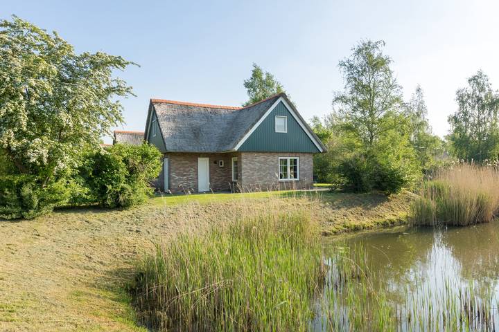 Villa voor 6 personen, with Terras and Tuin as well as Kinderzwembad and Sauna in Overijssel