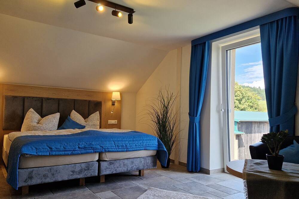 Ganze Wohnung, Wunderschöne großzügige Wohnung mit 2 Schlafzimmern mit Sauna Haustiere erlaubt in Hillesheim, Vulkaneifel