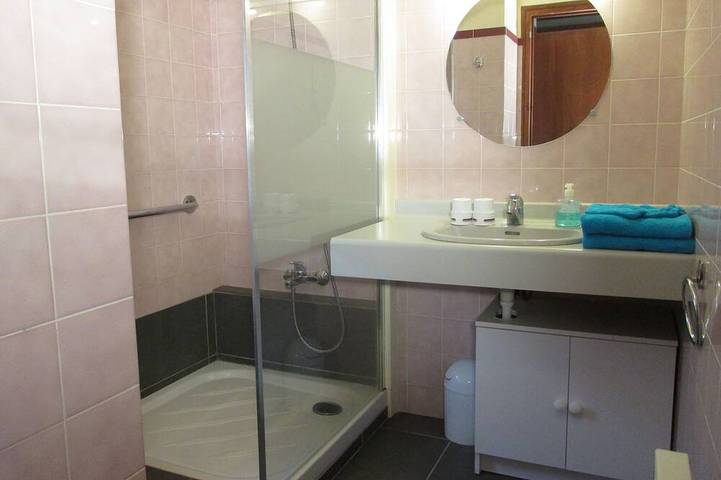 Gîte pour 2 personnes, avec terrasse et jardin à Plomeur - 3