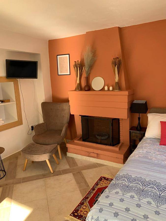 Gîte pour 2 personnes, avec vue et jardin dans Leonidion - 2