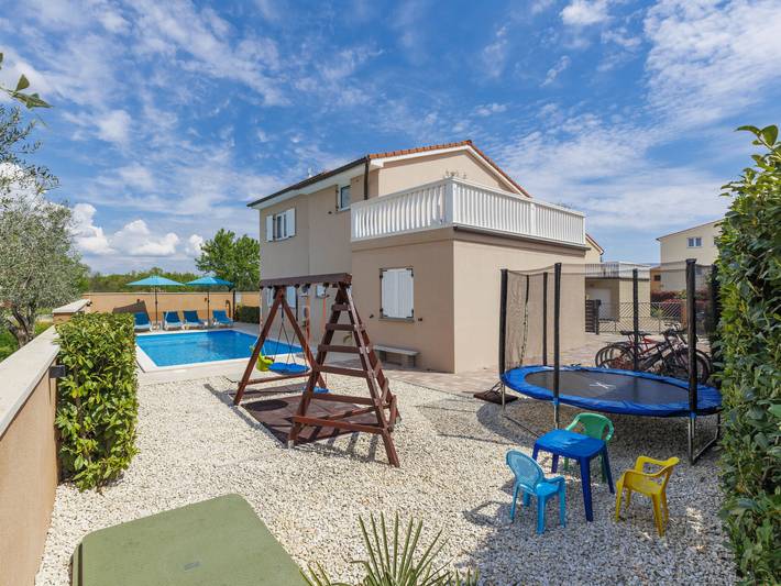 Location de vacances pour 6 personnes, avec jardin à Loborika - 2