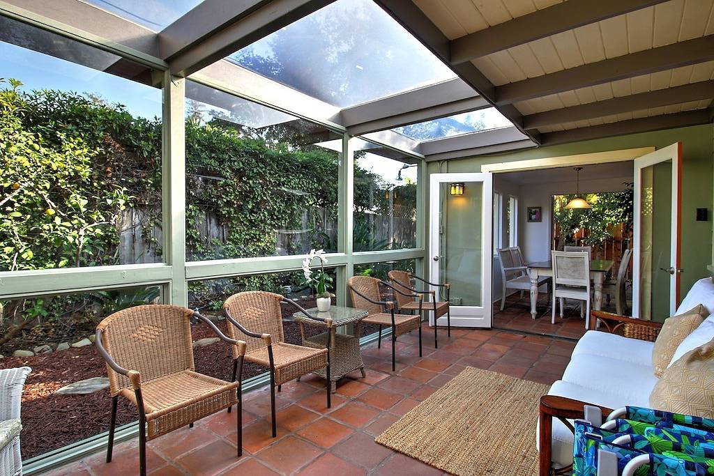 Neu! Miramar Beach Cottage mit eigenem Garten, Terrasse und Wintergarten - zu Fuß zum Strand! in Montecito, Santa Barbara County