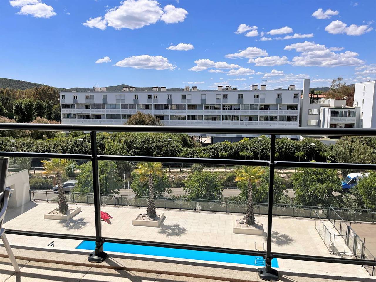 Appartement entier, Charmant T2 climatisé avec grande terrasse, piscine et parking privatif, proche plage et commerces. in Le Lavandou, Parc national de Port-Cros