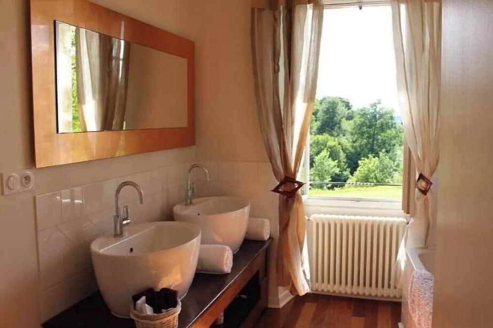 Appartement entier, Ancien Haras de la Tour Chambre Le Parc in Lamothe-Landerron, Région de Langon
