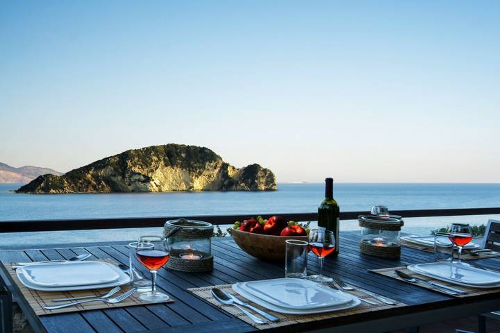 Διαμερίσματα διακοπών για 4 άτομα, με θέα στον ωκεανό και ταράτσα καθώς και πισίνα στο Κερί