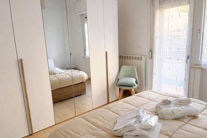 Appartamento intero, Pet-friendly house with private courtyard & jacuzzi | 250m to the beach in Pretaro, Francavilla al Mare