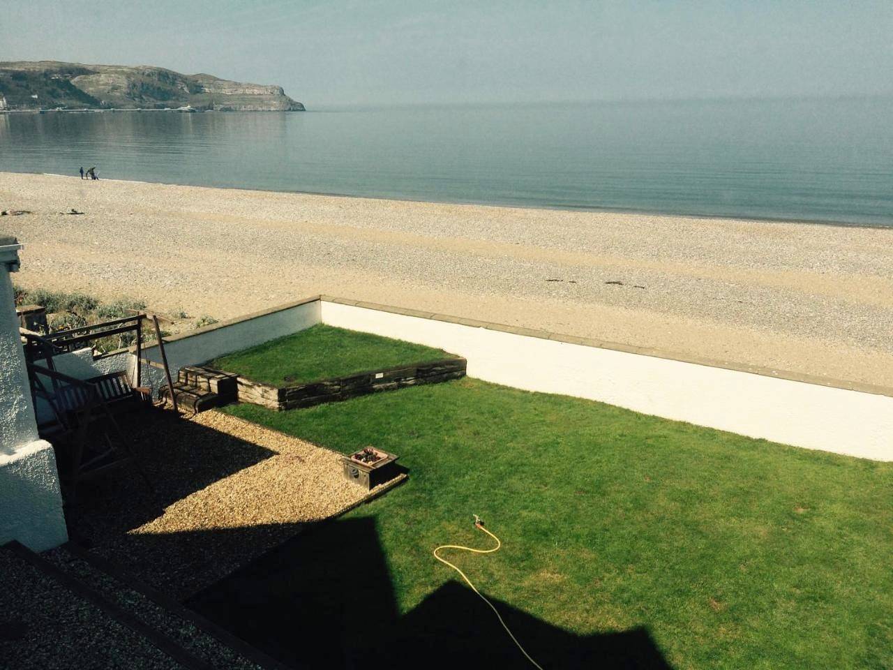 Entire apartment, Little Orme Apartment with Sea View in Llandudno, Conwy region