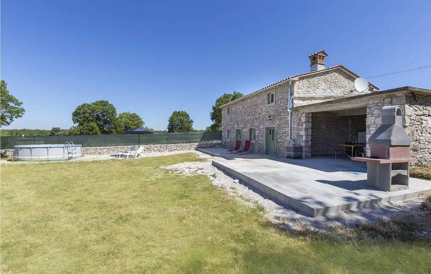 Geräumige 110 m² große Wohnung mit Pool, Terrasse und Parkplatz in Labin, Ostküste Istrien