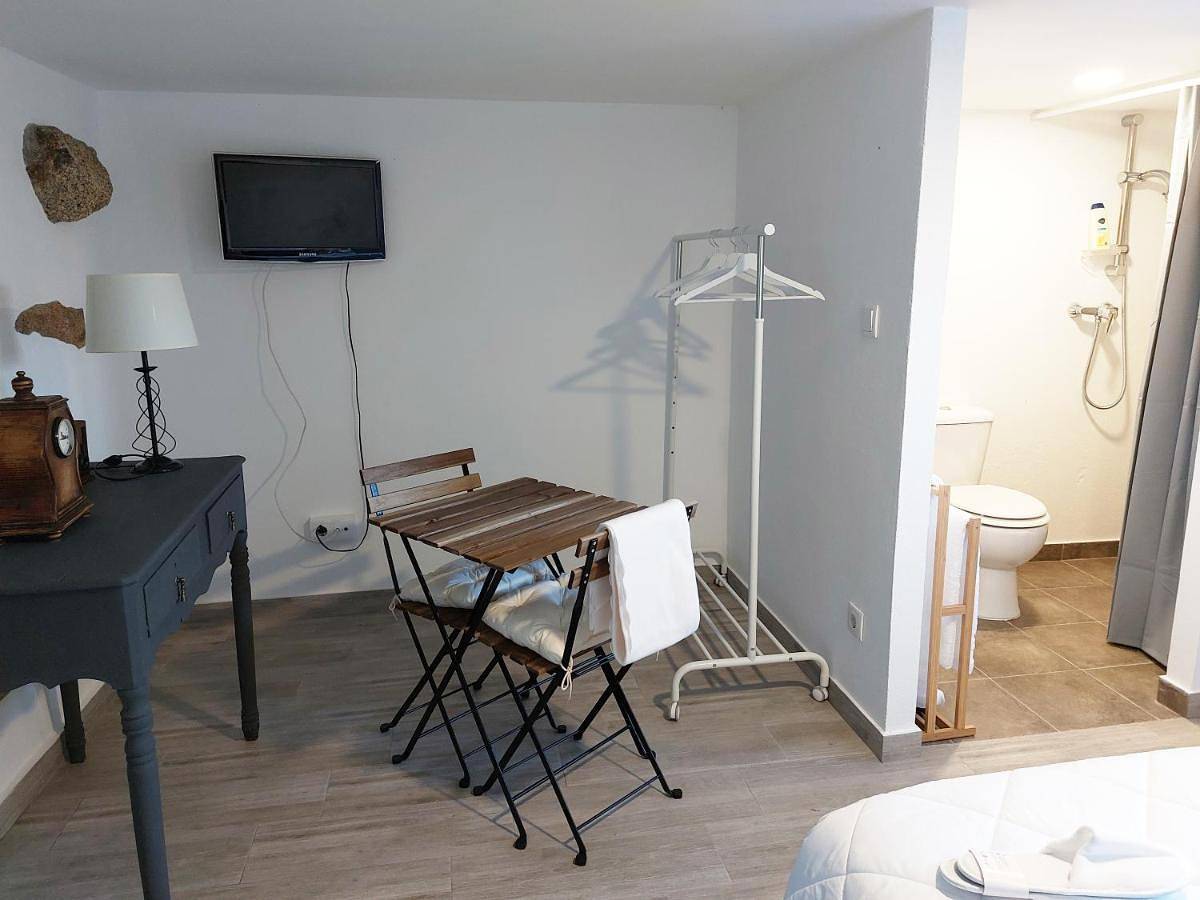 Queen Room with Pool View in Meadela, Viana do Castelo