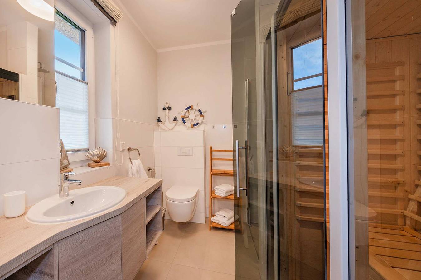 Moderne Ferienoase im Fischerdorf mit Garten, Sauna & viel Platz für die Familie in Zirchow, Usedom