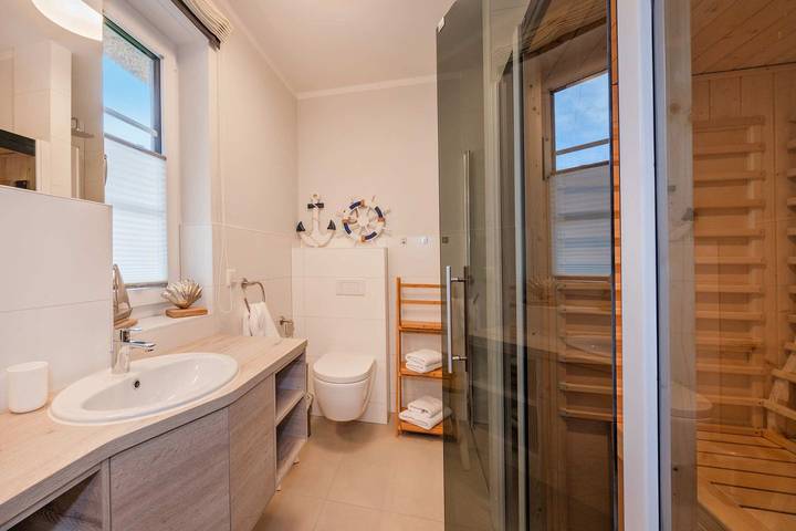 Moderne Ferienoase im Fischerdorf mit Garten, Sauna & viel Platz für die Familie in Zirchow, Usedom