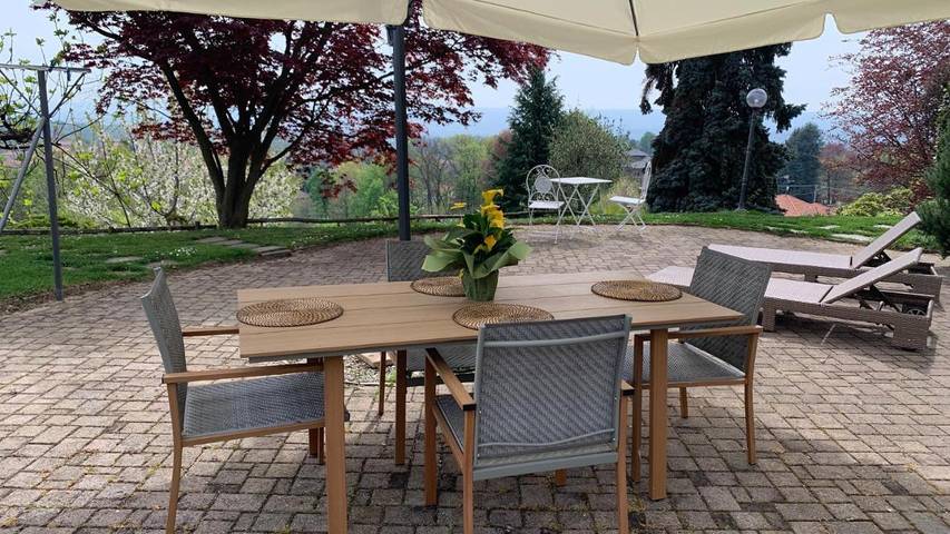 Ferienwohnung für 5 Personen, mit Terrasse und Garten sowie Ausblick