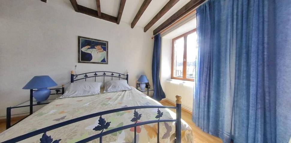 Gîte pour 2 personnes, avec vue ainsi que jardin et piscine à Montregard - 3