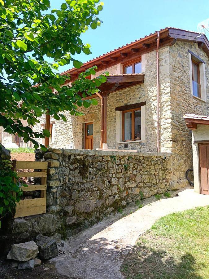Casa rural para 4 personas, con Balcón y Terraza además de Jardín y Vistas en Onís