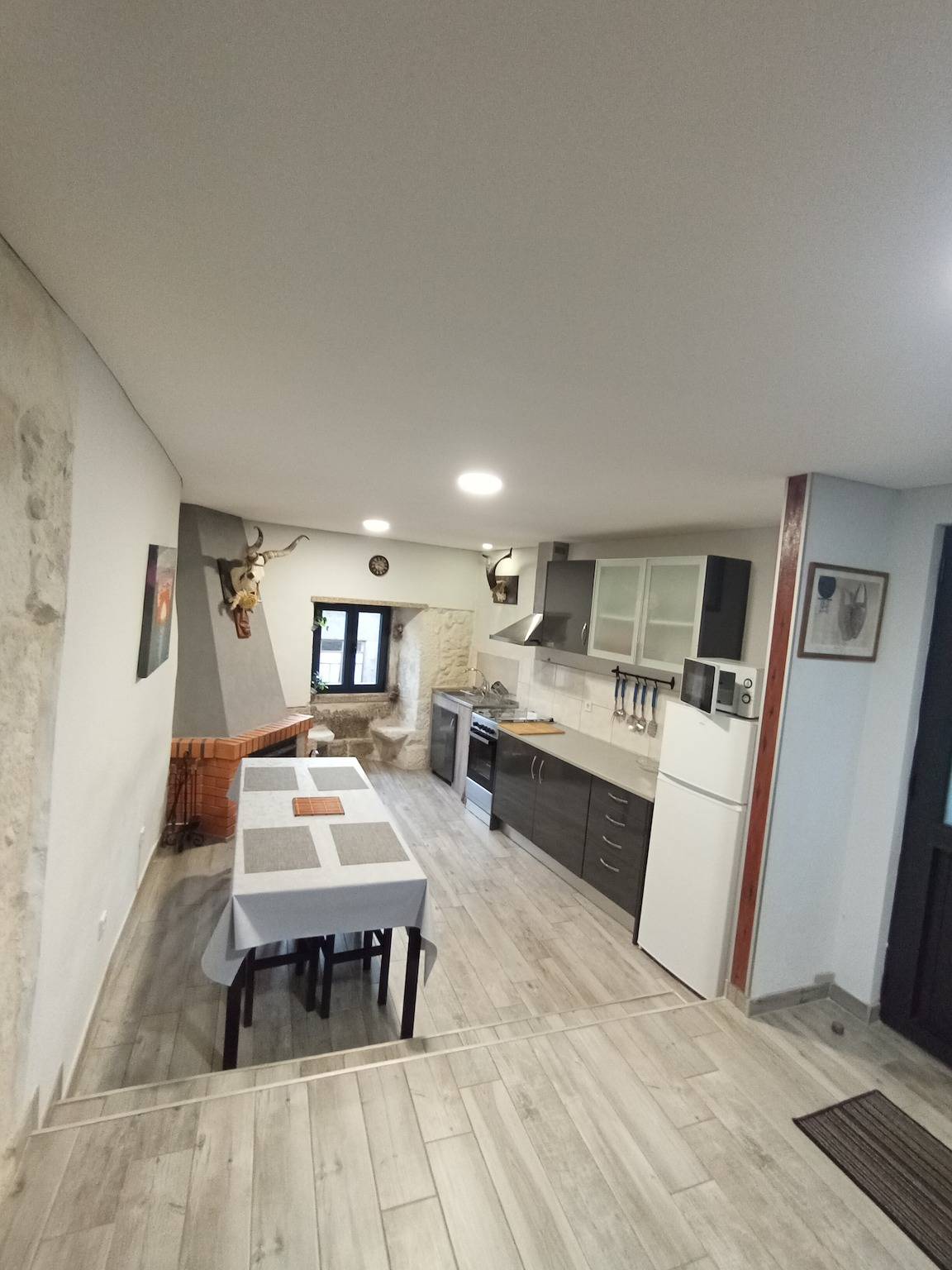 Ferienhaus 'Casaesquerda Cinza' mit Bergblick und Wlan in Ruivães e Campos, Braga Distrikt