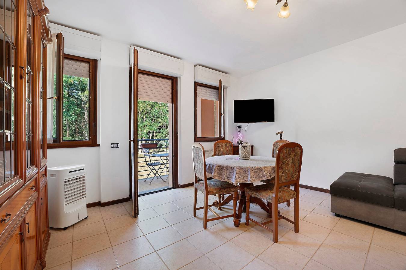 Appartamento intero, Appartamento Azalea City Center con piscina condivisa, Wi-Fi e aria condizionata in Induno Olona, Provincia di Varese