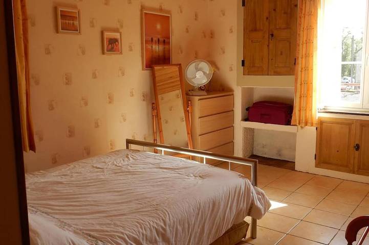 Hermoso, tranquilo, pueblo de Borgoña, ubicación cerca de los servicios locales. in Limanton, Nièvre