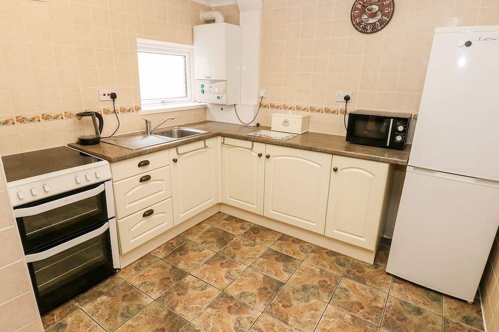 Adeline, pet friendly, with a garden in Pembrey in Burry Port, Carmarthenshire