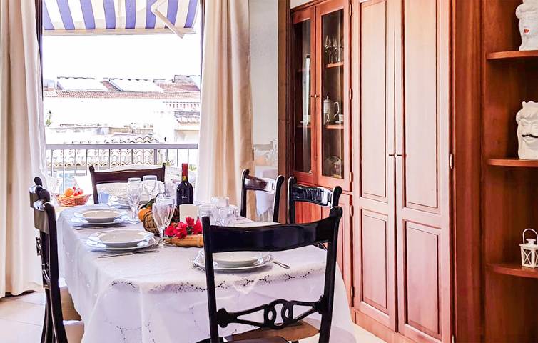 Gîte pour 7 personnes, avec terrasse à Donnalucata - 4