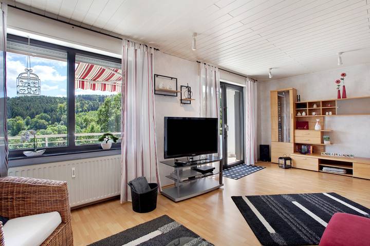 Geheel appartement, Vakantiewoning 'Lux' met privétuin, balkon en wifi in Plettenberg, Märkischer Kreis