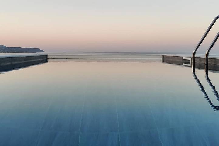 Maison de vacances pour 4 personnes, avec balcon ainsi que jacuzzi et jardin dans Kalyves