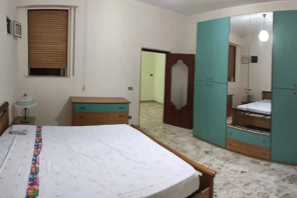 Apartamento entero, Apartment in the city, 7 min from the beach and 50mt from all the supermarkets. in Barletta, Barletta-Andria-Trani