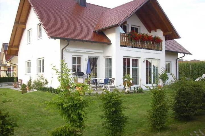 Ferienwohnung für 5 Personen, mit Garten und Balkon in Burtenbach