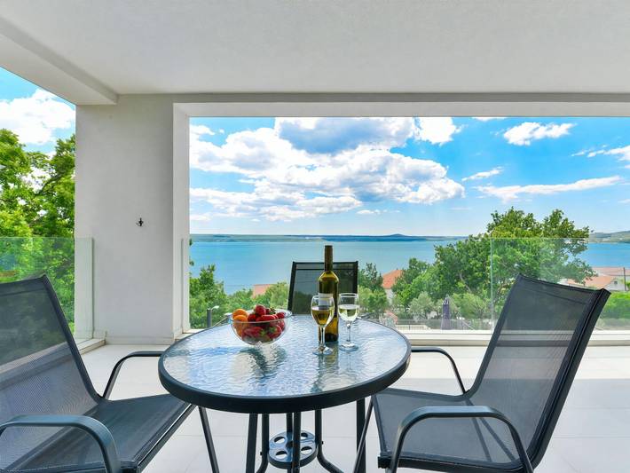 Villa für 10 Personen, mit Garten und Pool, kinderfreundlich in Jasenice - 2