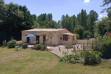 Location de vacances pour 8 personnes, avec jardin et terrasse à Boisredon
