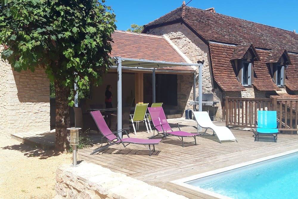 Gîte Quercynois  climatisé avec piscine chauffée et jacuzzi. in Saint-Médard-de-Presque, Lot