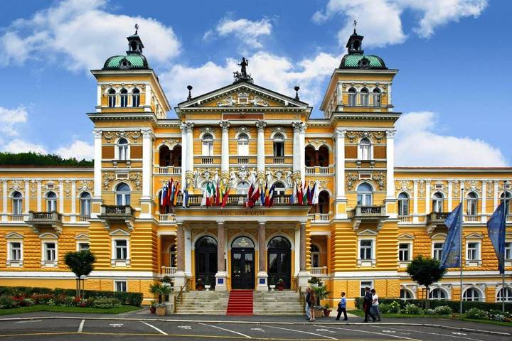 Hotel für 2 Personen, mit Whirlpool und Pool sowie Sauna und Terrasse in Marienbad
